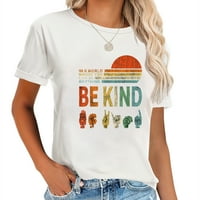 В свят, в който можете да бъдете нещо мил, подпишете готина женска риза с къс ръкав с уникален графичен дизайн - перфектен летен връх